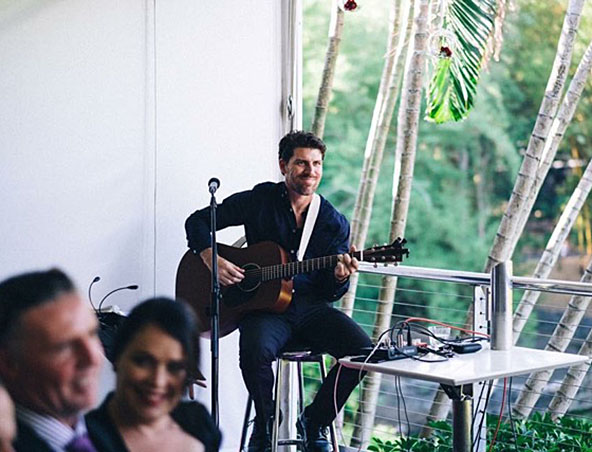 Brisbane Acoustic Singer - Brett - Musicians Entertainers - Wedding Singer