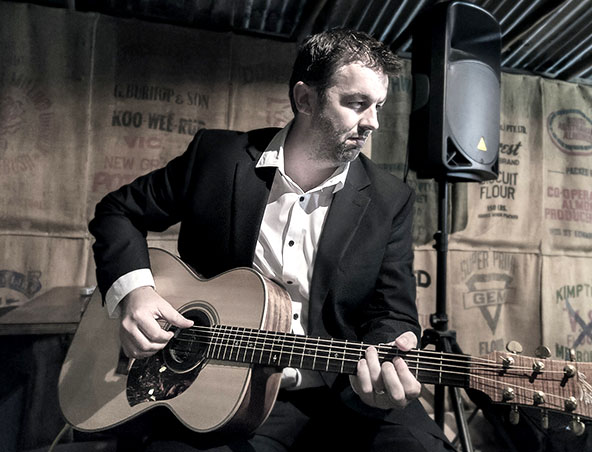 Acoustic Singer Melbourne - Chris