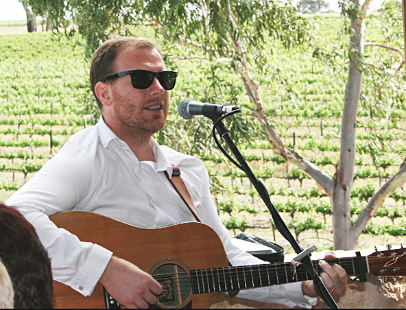 Melbourne Acoustic Singer Nat
