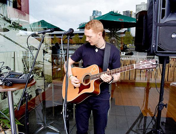 Melbourne Acoustic Singer James