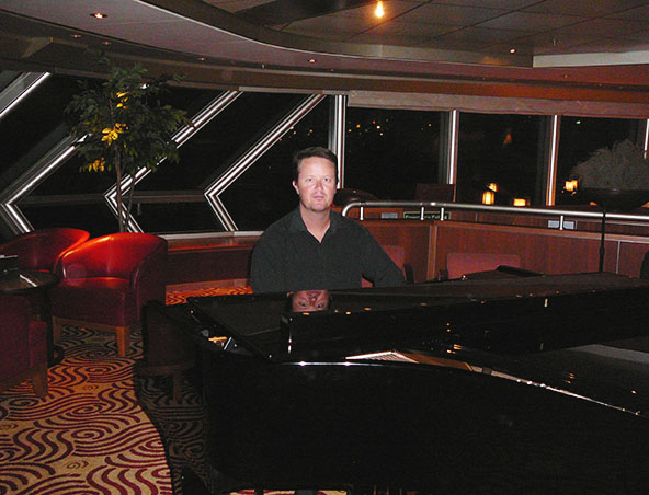 Perth Piano Player for hire