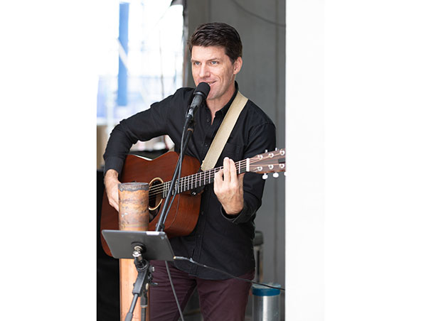 Brisbane Acoustic Singer - Brett